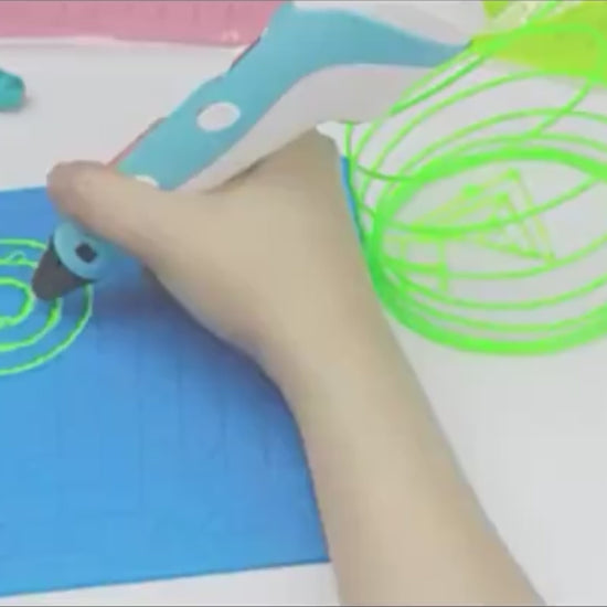 Niño dibujando figuras con lápiz 3D seguro y fácil de usar
